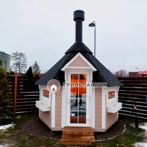 Гриль домик Кота Хаус Стайл 7м2 с дверью и окнами со шпросами во дворе в Санкт-Петербурге