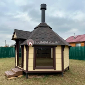 Alt Text Гриль домик Кота Хаус Гласс 9 м² с панорамным окном и гибкой черепицей, вид сбоку, Санкт-Петербург